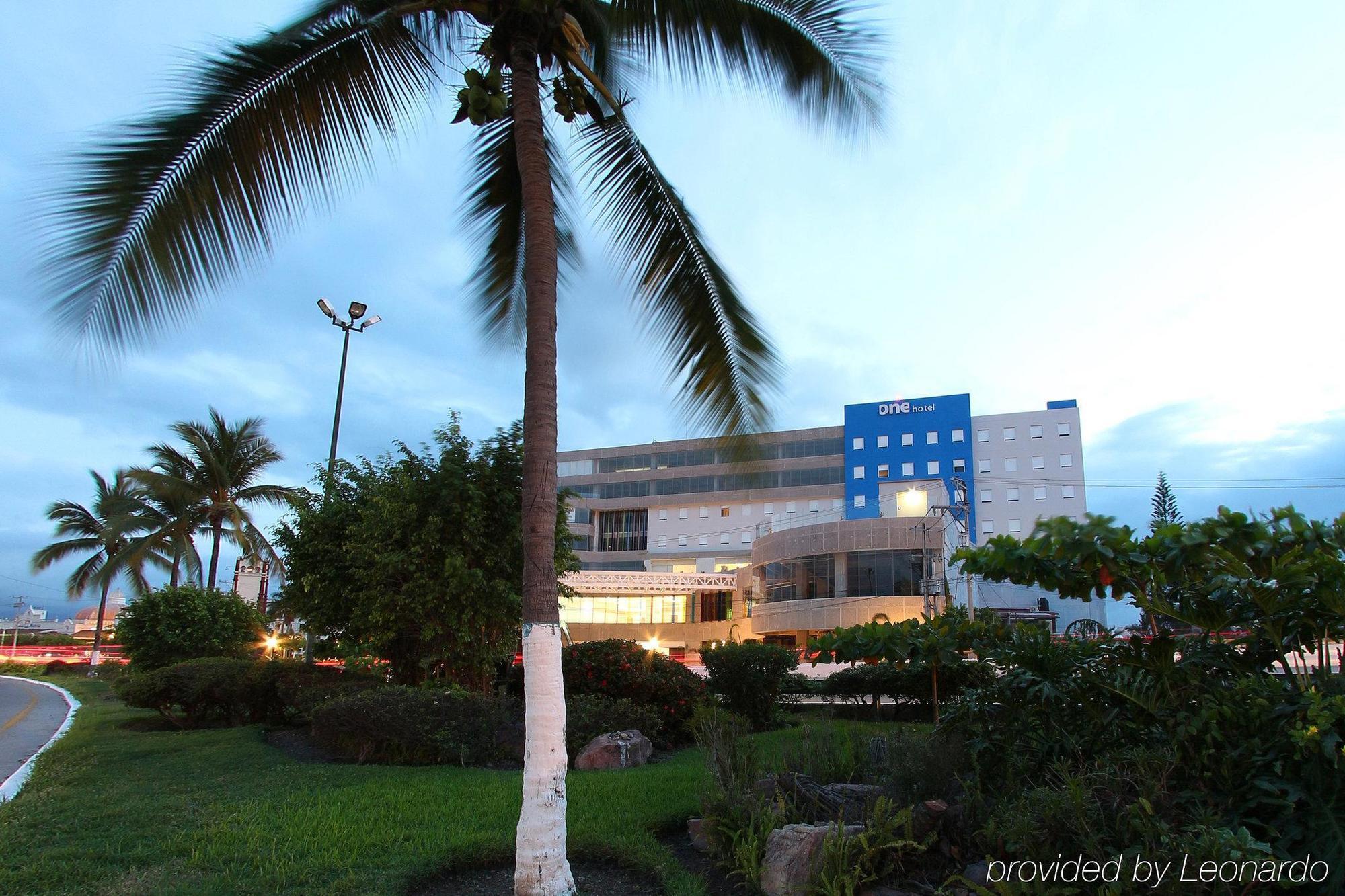 One Puerto Vallarta Aeropuerto Экстерьер фото