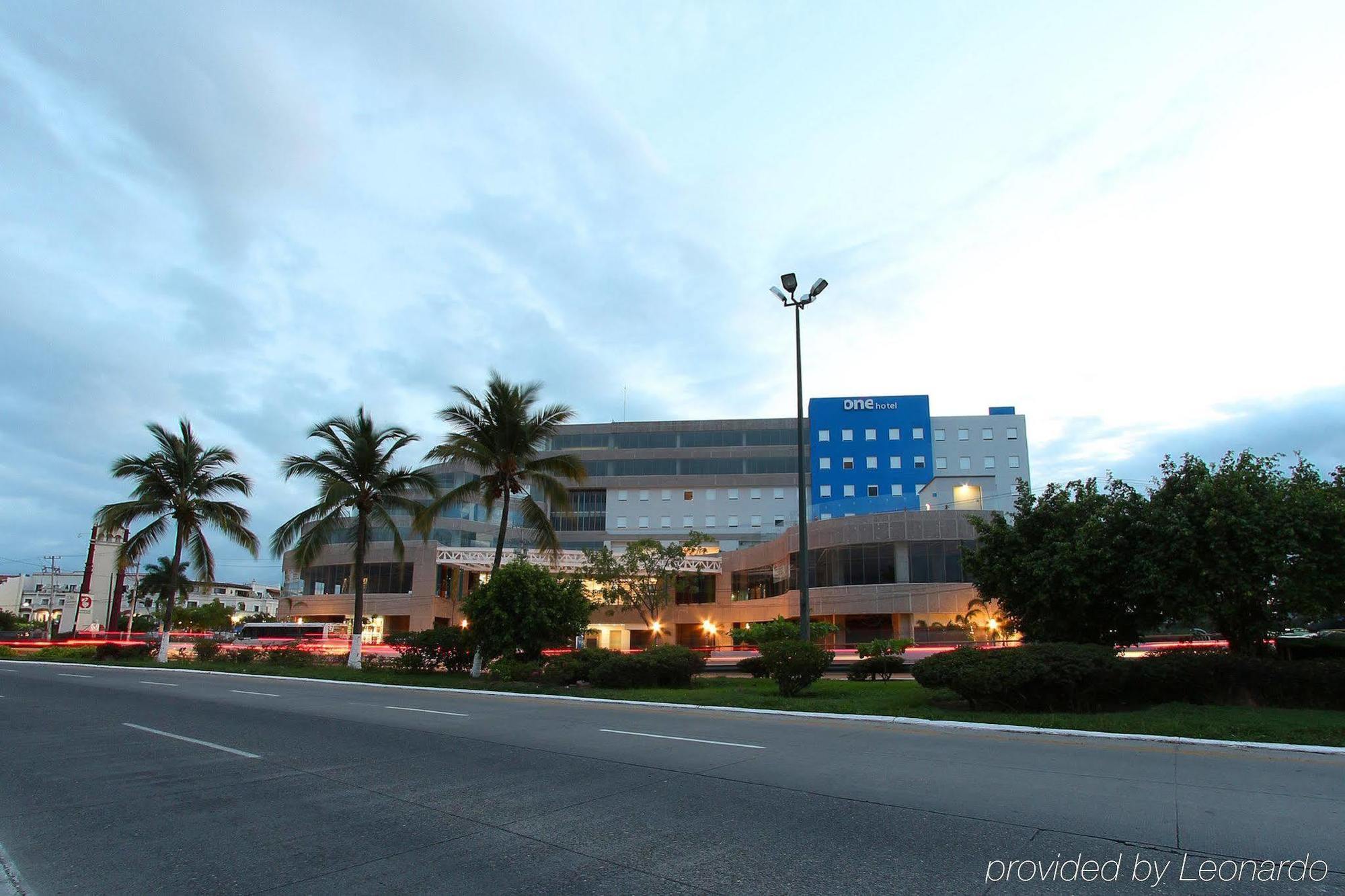 One Puerto Vallarta Aeropuerto Экстерьер фото